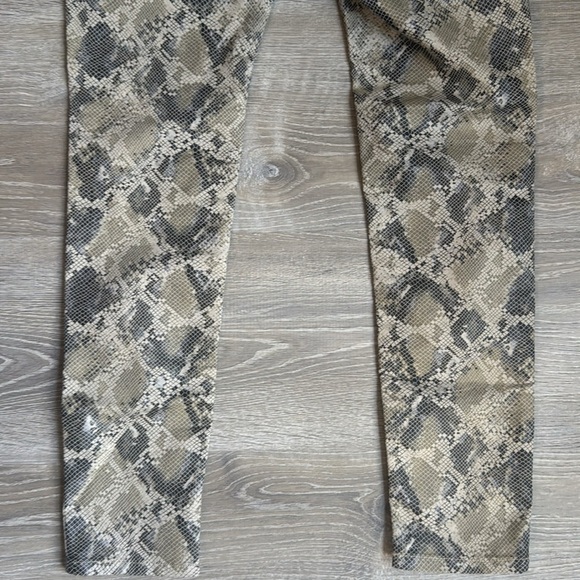 Bevy Flog Shely In Beige Python Print 24 - Picture 12 of 12